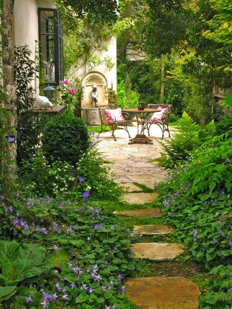 Gorgeous Gardens - little backyard hideaways