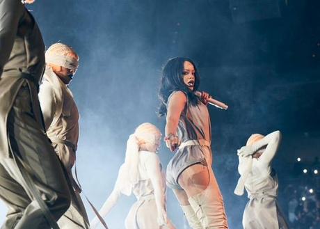 Rihanna Kicks Off “ANTI World Tour” In Jacksonville