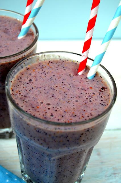 baby plum tomato and blueberry smoothie