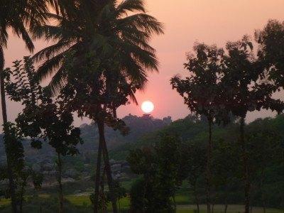 Beardslashing in India: Top 1 Sight in Hampi – Me Getting My Beard Chopped Off Sunset in Virapapuradaddi