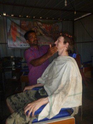 Beardslashing in India: Top 1 Sight in Hampi – Me Getting My Beard Chopped Off Getting my beard chopped off in Hampi, India