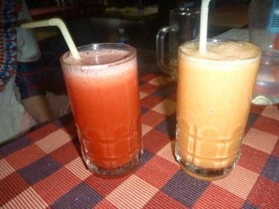 Backpacking in India: Staying in Paradise at Mowgli Guest House in Virupapuragaddi, Hampi Fruit juices at Mowgli