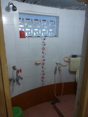 Backpacking in India: Staying in Paradise at Mowgli Guest House in Virupapuragaddi, Hampi My ensuite