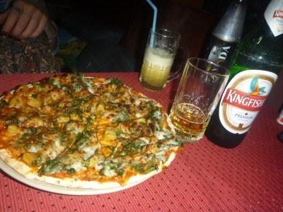 Backpacking in India: Staying in Paradise at Mowgli Guest House in Virupapuragaddi, Hampi Pizza at Mowgli