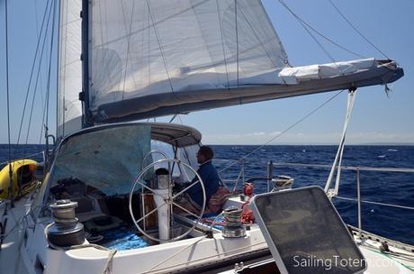 reef reefed main mainsail sailing