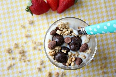 Strawberry & Cocoa Almond Parfaits + Meal Planning Tips