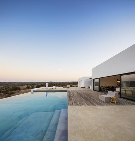 Dramatic home with an infinity pool in Portugal