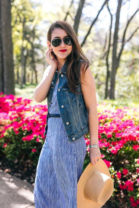 Dallas blogger Amy Havins wears a blue and white Old Navy spring dress.