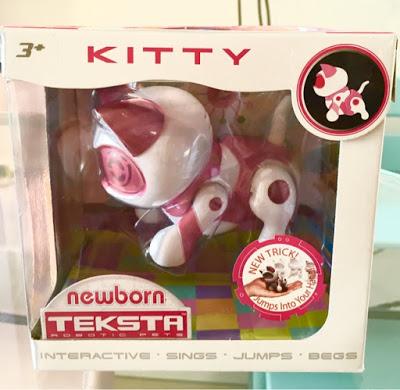 Teksta Newborn Robotic Kitten Cuteness