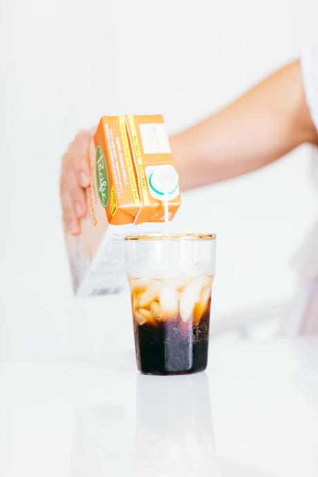 Dallas Blogger Amy Havins of Dallas Wardrobe shares a cocktail recipe with Kahlua.