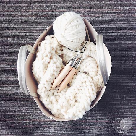 How to knit a Chunky Wool Blanket { Free downloadable pattern }