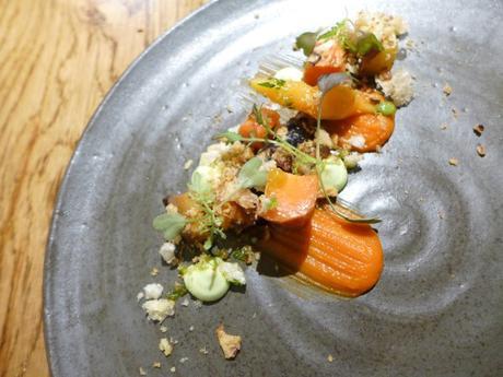 L'enclume - Aynsome carrot with scurvy grass, crispy onion and red mustard