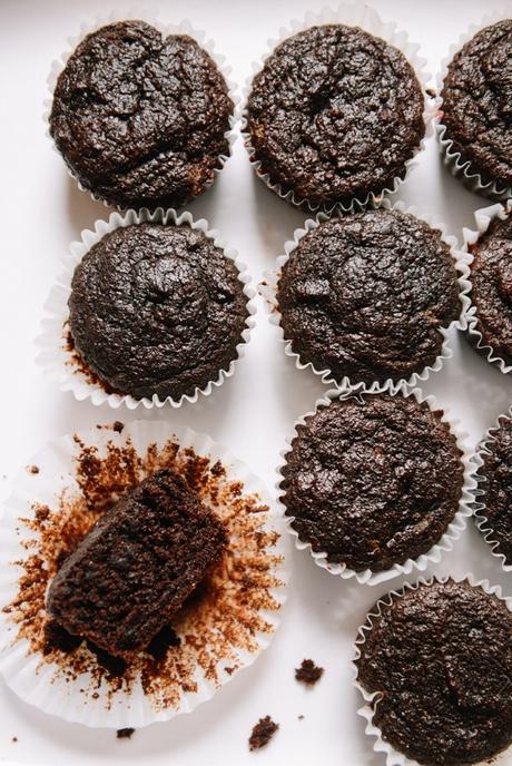 Roasted Beet Chocolate Cupcakes with Raw Cacao (Vegan) // www.WithTheGrains.com