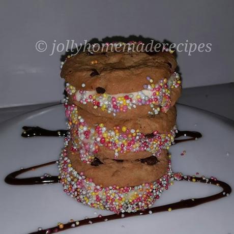 A Celebration on LOVE : Homemade Ice-Cream Cookie Sandwiches Recipe