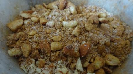 moroccan-chicken-bastilla-almond-powder-sugar-cinnamon-