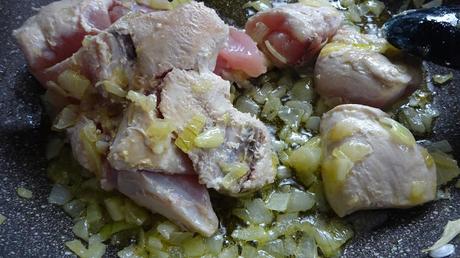 moroccan-chicken-bastilla-chicken-onions-oilive-oil-