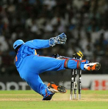 How Dhoni stumped the Press ~ that 112M hit ... thalada !!