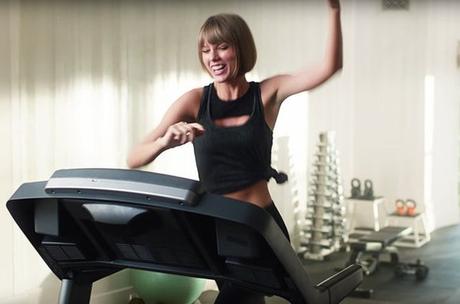 Taylor Swift Stars In Apple Music Commercial Singing Drake & Future’s Jumpman 😂😂😂😂