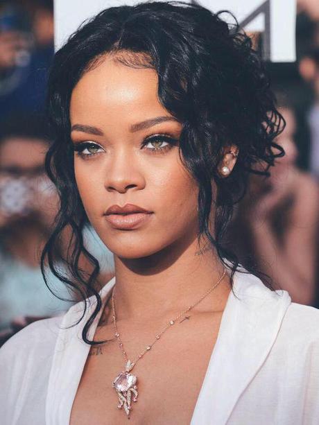 RIHANNA TIES HER SECOND-LONGEST HOT 100 REIGN