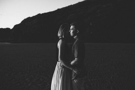 When photographers get engaged! A gorgeous beachfront engagement with Lato Photography