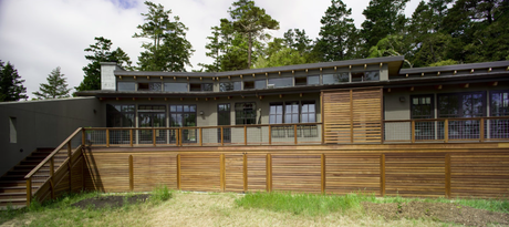 Cedar-clad home in Northern California 