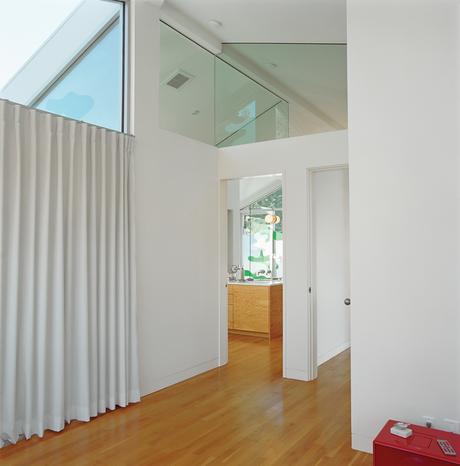 Bestor restricted the height of the walls on the second floor to allow the clerestory windows to carry light from the front deck all the way to the guest bedroom in back. 