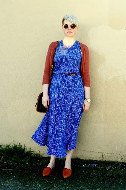 Look of the Day: Periwinkle Sundress & Dooney Bag