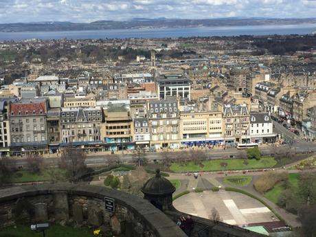 Take stunning pictures of Edinburgh from the top of Edinburgh Castle