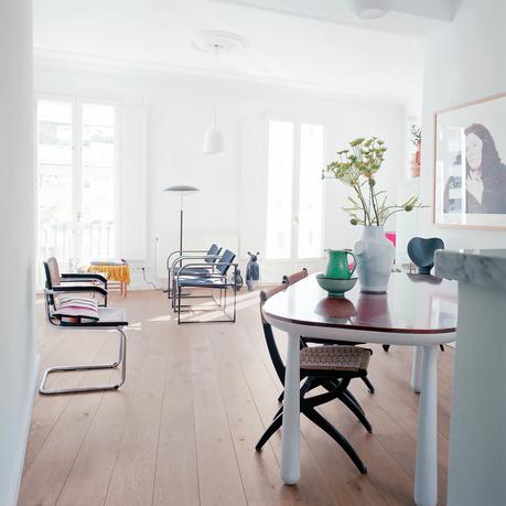 White living room with pops of color 