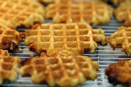 paleo breakfast waffles featured image