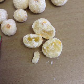 M&S spirit of summer white chocolate pineapple pieces 