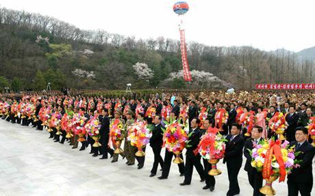 Managers and employees of the DPRK's munitions and defense industries bring floral baskets to the foot of the statues (Photo: Rodong Sinmun).