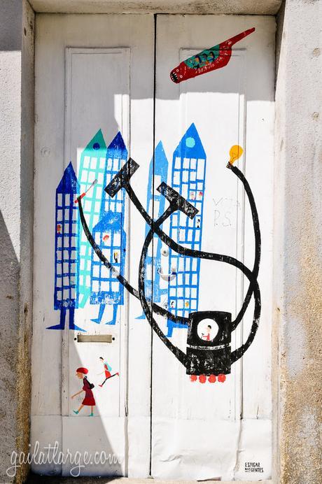 street art by Mariana Rio (with Espigar Nas Gentes) on Rua de Ci