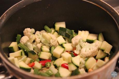 Vegan Stuffed Peppers with Buckwheat, Rice and Veggies Vegan Stuffed Peppers with Buckwheat, Rice and Veggies