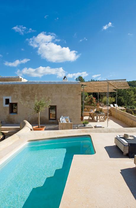 Modern outdoor roof pool 