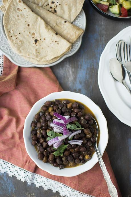 Rasawala Chana (Gujarati Saucy Chickpea Curry)