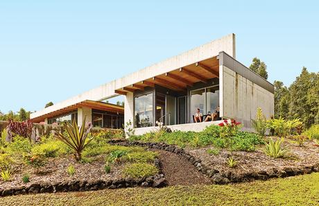 Concrete beam going across the roof of a modern Hawaiian home