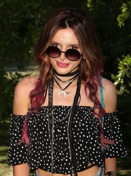 Bella Thorne - Coachella looks to kiss