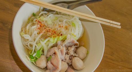 Is it safe to eat Thai street food?