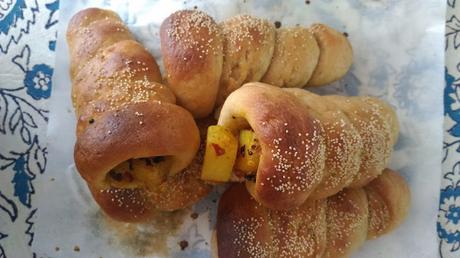 Bread Cones, Rose Buns, Russian Chrysanthemum Bread with Pizza
Stuffing-Whole Wheat