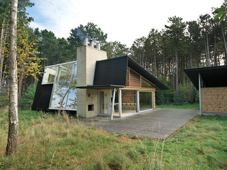Danish summer house designed by Jesper Brask.