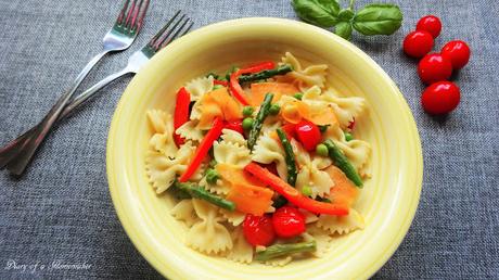 pasta-primavera-bowtie-farfalle-garlic-onions-olive-oil-asparagus-carrots-peas-tomatoes-cherry-tomatoes-