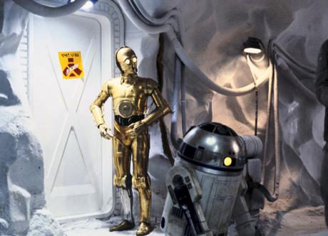 C-3PO & R2-D2 in the underground rebel base