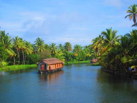 Kerala Travel Tips with List of Must Visit Places In Kerala