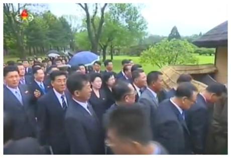 7th Party Congress participants visit the Mangyo'ngdae Revolutionary Site on May 3, 2016 (Photo: Korean Central TV).
