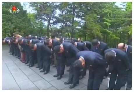 7th Party Congress participants bow in front of the graves of Kim Hyo'ng-chik and Kang Pak-sok in Mangyo'ngdae, Pyongyang on May 3, 2016 (Photo: Korean Central TV).