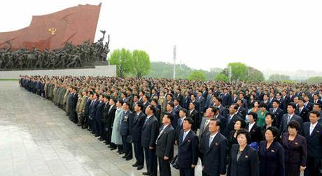 Seventh Congress of the Workers' Party of Korea delegates and observers stand in front of the statues of Kim Il Sung and Kim Jong Il on Mansu Hill in central Pyongyang on May 3, 2016 (Photo: Rodong Sinmun).