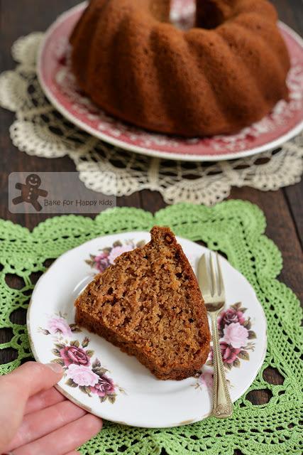 ginger applesauce bundt cake