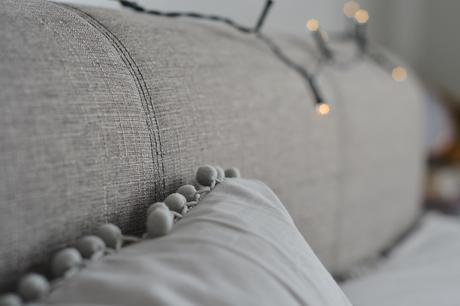 Greyscale ; the bedroom details.