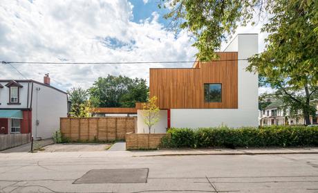 Multigenerational house in Toronto with a unique profile